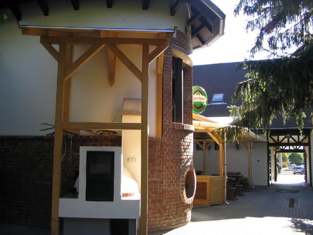 Vinceller Panzio Es Etterem Hotel Gyongyos Exterior photo